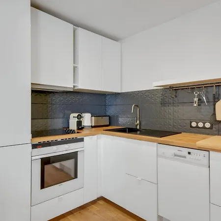 604 Lizzy - Superbe à * Paris